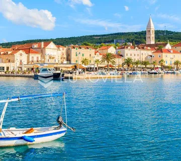 Brač, Supetar  atraktivan poslovni prostor s projektom za  nadogradnju - cover