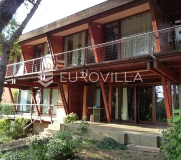 Istra, Rovinj, unikatna vila 362 m² na samo 150 metara od mora na traženoj lokaciji