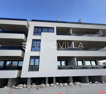 Pag, Povljana, dvoetažni dvosoban stan u blizini mora