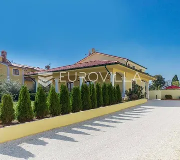 Vodnjan, Villa na mirnoj lokaciji s bazenom i vrtom