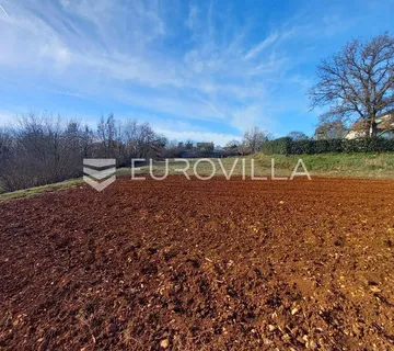 Istra, Tinjan, građevinsko zemljište u mirnom okruženju
