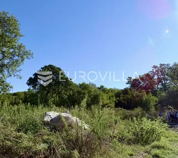 Krk, Njivice, atraktivno građevinsko zemljište 3.946 m² za 6 samostojećih zgrada - cover