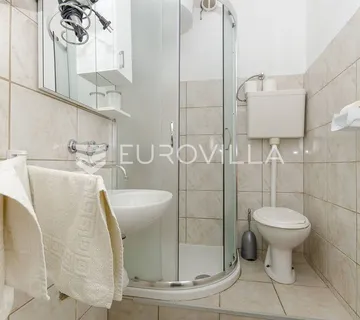 Supetar, apartmanska kuća blizu mora