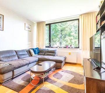 Zagreb, Tuškanac, uređen trosoban stan s garažom na premium lokaciji
