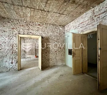 Vlaška ulica, peterosoban stan 164.25 m² podrum 100 m² - cover