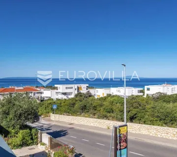 Pag, Novalja, Villa sa 8 uhodanih apartmanskih jedinica i restoranom, pogled na more