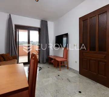 Krk, uređen trosoban apartman s prostranom terasom - Muraj, Krk