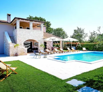 Istra, Marčana, prekrasna vila 280 m2 s teniskim terenom i grijanim bazenom 50 m2 - cover