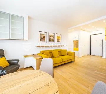 Zagreb, Savica, lijep dvosoban stan površine 46 m² s garažnim parkirnim mjestom