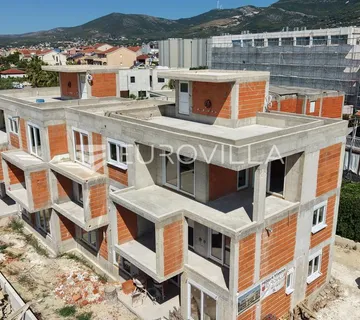 Kaštel Lukšić, trosoban penthouse s krovnom terasom i dva parkirna mjesta - Kaštel Lukšić, Kaštela