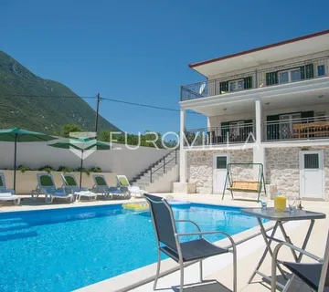 Zagvozd, lijepa kuća na jedinstvenoj lokaciji - cover