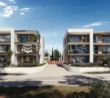 Istra, Umag - Moderan stan s privatnim dvorištem samo 200m od mora - Bašanija, Umag