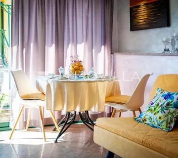 Istra, Rovinj, kuća 360 m2 s tri stana i zasebnom kućicom, izuzetna lokacija