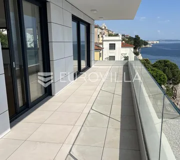 Rijeka, Pećine, NOVOGRADNJA, luksuzan četverosoban stan 163,72 m² prvi red do mora