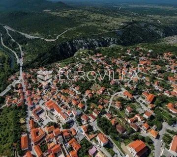 Drniš, Ružić, građevinsko zemljište površine 4000 m²