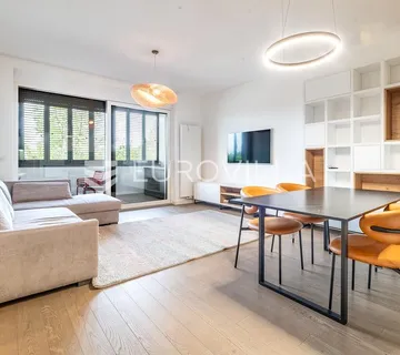 Zagreb, Heinzelova, VMD, trosoban stan i dva garažna mjesta 95 m²