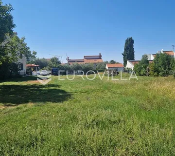 Poreč, građevinsko zemljište 1,2 km od mora, 1028 m² - cover