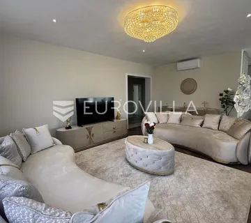 Istra, Rovinj, luksuzni stan 130m2 s 4 spavaće sobe na 2. katu novogradnje - najam do 1.6. - cover
