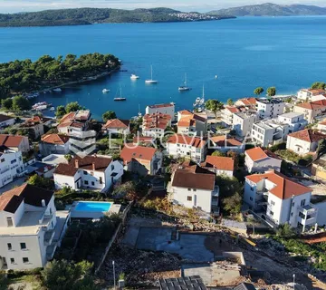Trogir, Čiovo, dvosoban stan s krovnom terasom parkirno mjesto - cover