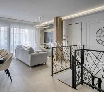 Krk, NOVOGRADNJA u Krku, četverosoban dvoetažni stan 136 m² sa wellnessom i bazenom - Muraj, Krk