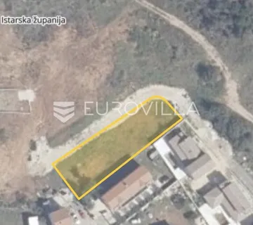 Istra, Loborika, građevinsko zemljište pravilnog oblika NKP 970 m2 - cover