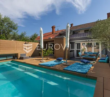 Crikvenica, Dramalj, moderan trosoban apartman s jacuzzijem, vrtom, bazenom i pogledom na more - cover