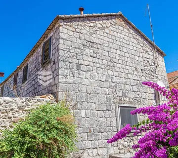 Hvar, Stari Grad autentična kamena kuća u samom centru