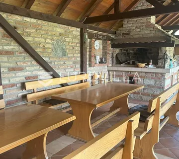 Velika, moderna kuća 386 m² sa stambenim i poslovnim dijelom