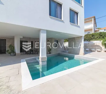 Trogir, luksuzna vila s bazenom, NKP 368 m2 - cover