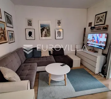 Pula, Centar: Adaptiran trosoban stan 51 m², 100 m od Arene, 1. kat, vrhunska lokacija - Medulin
