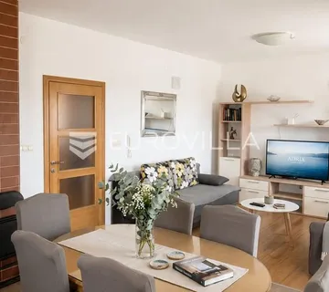 Kaštel Novi, komforan dvosoban stan na prvom katu - Kaštel Novi, Kaštela