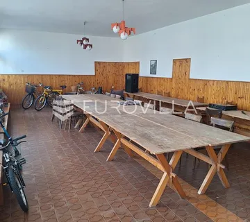 Karlovac, Mala Švarča, stambeno-poslovna zgrada 330 m2 - cover