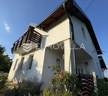 Mandićevac, prekrasna katnica 150 m2 na zemljištu od 2854 m2