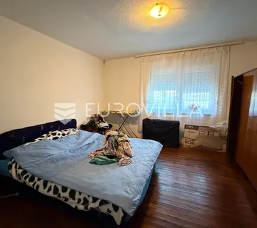 Đakovo, širi Centar, prizemnica s okućnicom