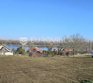 Aljmaš, zemljište s pogledom na Dunav 928 m² ili 1780 m² - Aljmaš, Erdut