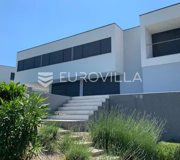 Krk, luksuzna vila od 260m2 na parceli od 885m2 - cover