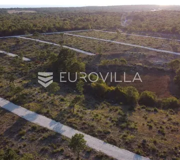 Vodnjan, Mandriol, poljoprivredna parcela s putem 398 m², 900 m od mora