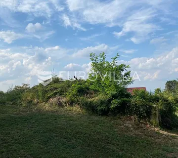 Gornji Kneginec, Mali Vrh, građevinsko zemljište površine 1237 m²