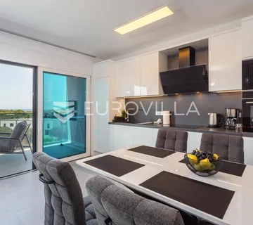 Istra, Štinjan, dugoročni najam stana 110 m² s tri spavaće sobe od listopada - cover
