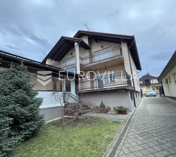 Đakovo, Centar, luksuzna kuća 470 m2 na izuzetnoj lokaciji