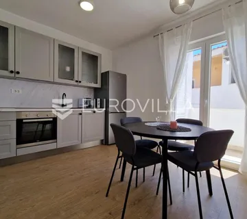Makarska, komforan dvosoban stan površine 86 m² - cover