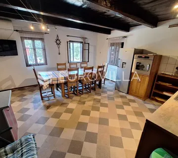 Karlovac, Zadobarje, kuća 225 m², renovirana, kompletno opremljena - Zadobarje, Karlovac