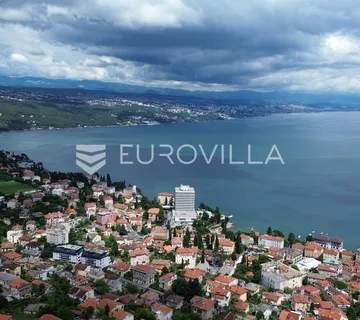 Opatija, Centar, građevinsko zemljište od 867m2 s gotovim projektom za luksuznu zgradu