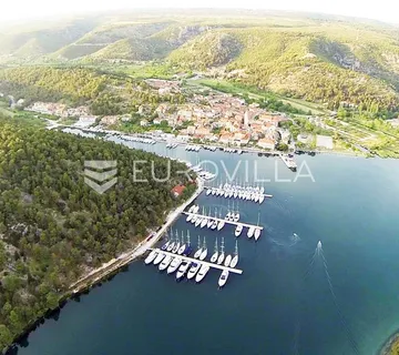 Šibenik, Krka, atraktivno građevinsko zemljište unutar nacionalnog parka - Rupe