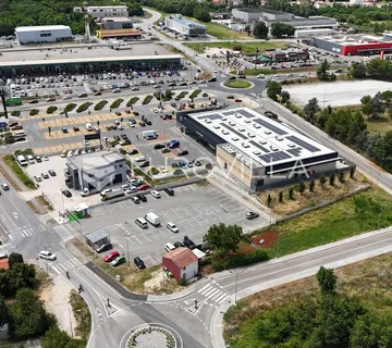 Istra, Poreč, Građevinsko zemljište 1158 m² u poslovnoj zoni