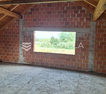 Karlovac, Udbinja, kuća 500 m², mogućnost više stambenih jedinica - cover