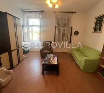 Pula, Kaštanjer stan u starogradnji 65 m2