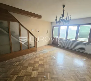 Osijek, Donji grad, kuća s garažom na tri etaže za adaptaciju - cover
