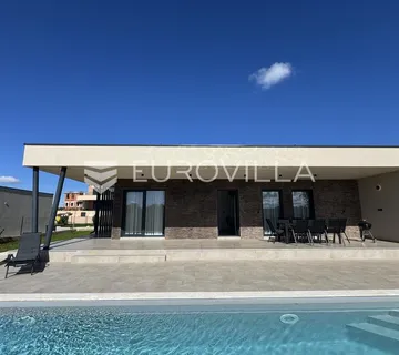 Istra, Jakovići, novogradnja, prizemnica 144 m2 s dvije spavaće sobe i bazenom - Jakovici, Tinjan
