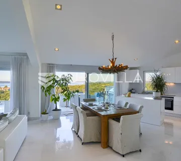 Štinjan, luksuzan peterosobni stan 170 m² s pogledom na Brijune i more - Štinjan, Pula